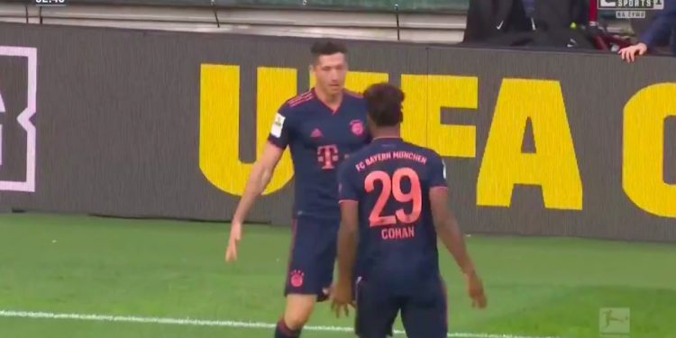 Lewandowski znów dał popis. Fantastyczna bramka w hicie Bundesligi [WIDEO]