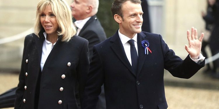 Macron oskarża Polskę. Jest odpowiedź wiceszefa MSZ