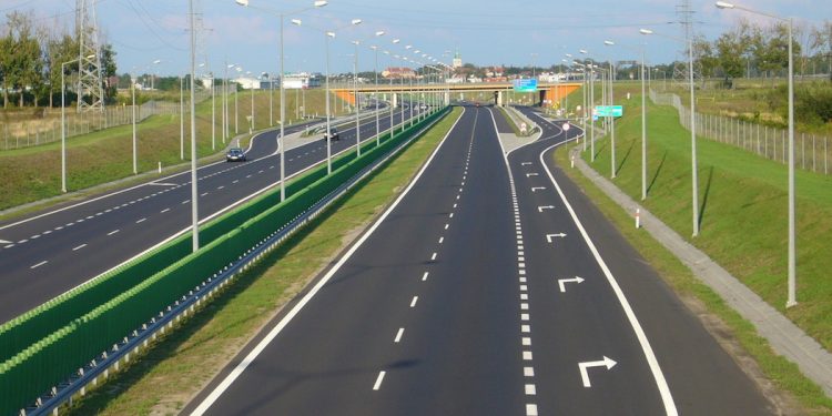 Kolizja samochodu Służby Ochrony Państwa na A2