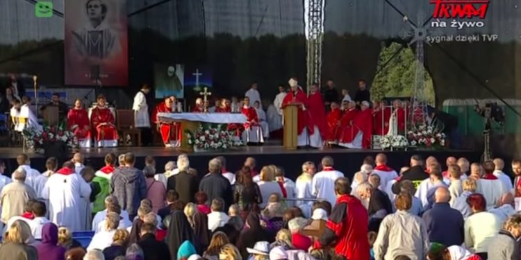 „Polska pod Krzyżem”. Kilkadziesiąt tysięcy osób modliło się we Włocławku