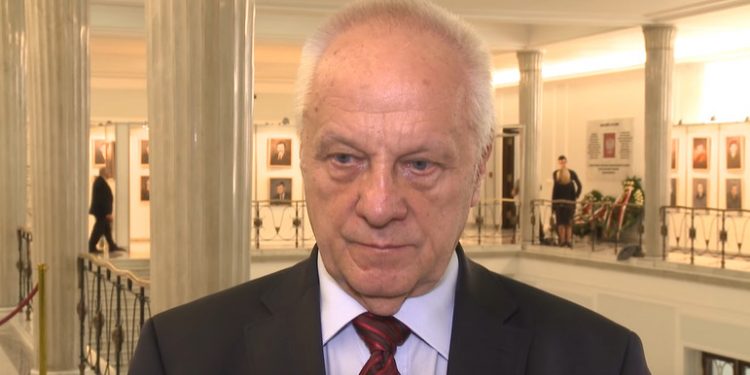 Niesiołowski krytykuje Jana Pawła II. „To kładzie się cieniem”