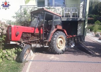 Ciągnikiem wjechał w dom sąsiada. Był kompletnie pijany