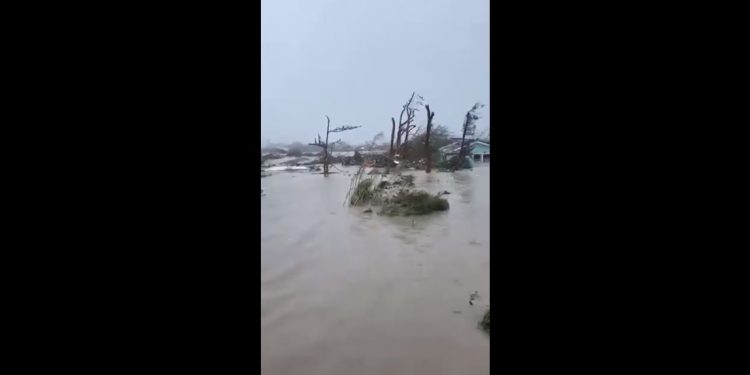 Tak wygląda huragan Dorian z kosmosu. Potężny żywioł! [WIDEO]
