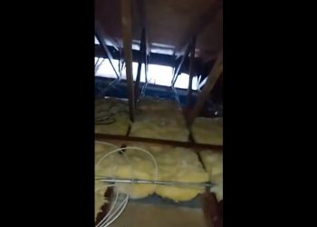 Potężna siła huraganu Dorian. Woda wdziera się na poddasze! [WIDEO]