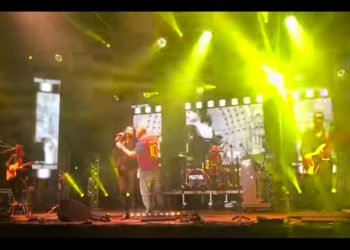 Wstyd na dożynkach. Pijany wójt wszedł na scenę i „walczył” z wokalistą o mikrofon [WIDEO]