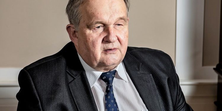 Dr Faliński: Zakaz handlu w niedziele szybko nie zniknie. Zyskują na tym dyskonty, które rosną w siłę