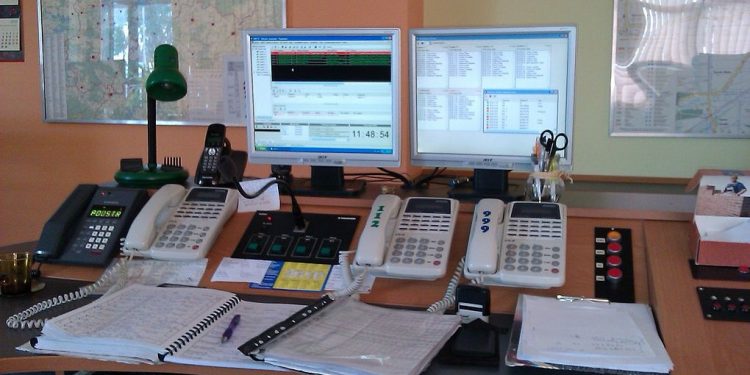 Kobieta zmarła, chociaż dzwoniła po pomoc. Szokujące słowa dyspozytorki: „To cię nauczy”