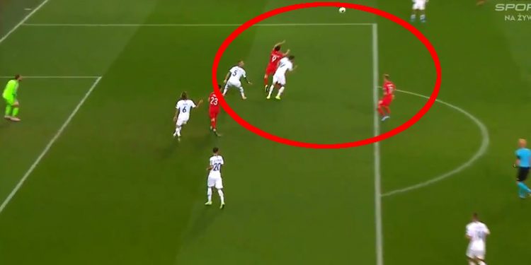 Gol Grosickiego nieuznany. Wg sędziego, Lewandowski faulował [WIDEO]