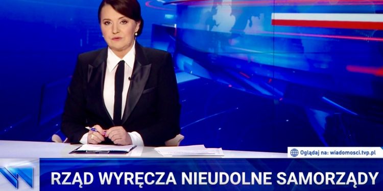 Danuta Holecka skrytykowana za nietypowy ubiór w „Wiadomościach”. „Myślałem, że mamy wrzesień ’39”
