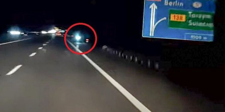 Jechał hulajnogą po autostradzie A2. Wiadomo, kim jest