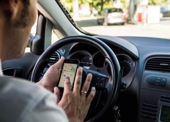 Badanie preferencji konsumenckich na stacjach paliw: Dla kierowców ważniejszy alkohol niż ceny paliw