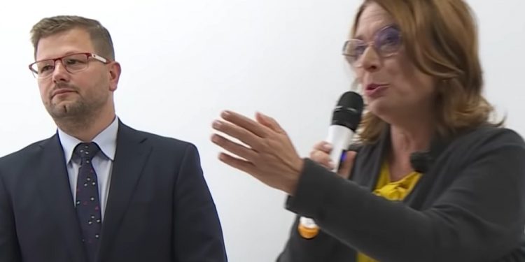 Radom: Kidawa-Błońska rozdawała czujniki dymu. Uczestniczka spotkania zaprotestowała