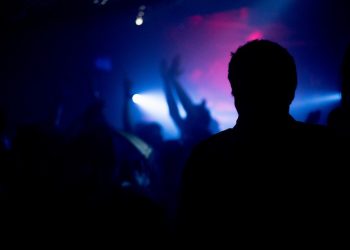 Ambasada USA ostrzega przed… polskimi klubami. „Obywatele padają ofiarą oszustw”