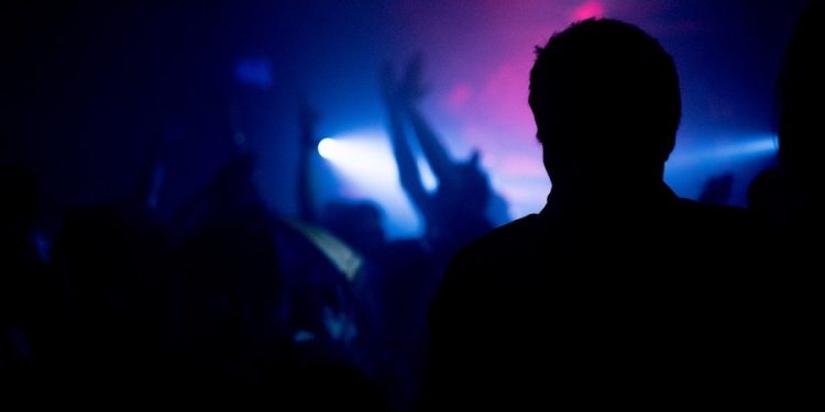 Ambasada USA ostrzega przed… polskimi klubami. „Obywatele padają ofiarą oszustw”