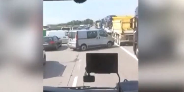 Kierowcy, którzy blokowali „korytarz życia” na A4 mają kłopoty. Posypały się kary [WIDEO]