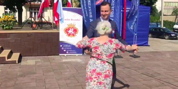 Kosiniak-Kamysz zaprezentował umiejętności taneczne. Wszystko podczas lokalnego święta [WIDEO]