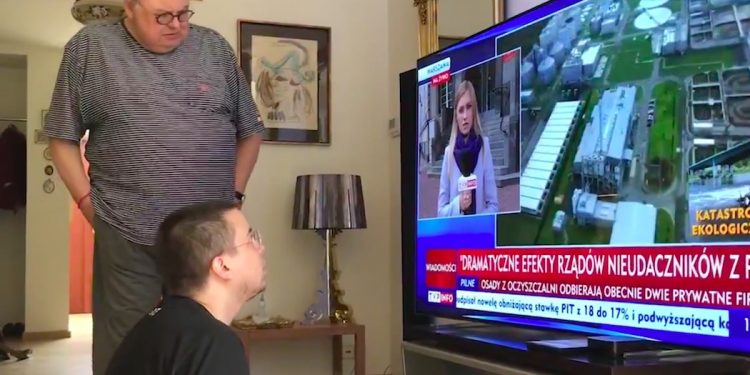 Mann wziął udział w akcji „Nie świruj, idź na wybory”. Przy okazji zadrwił z TVP [WIDEO]