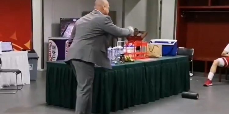 MŚ w koszykówce. W sieci pojawiło się nagranie niesamowitej odprawy trenera Polaków: Gwarantuję wam! [WIDEO]