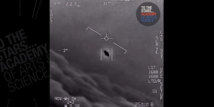 Nagrania przedstawiające UFO trafiły do sieci. Marynarka Wojenna USA potwierdza: Są autentyczne [WIDEO]