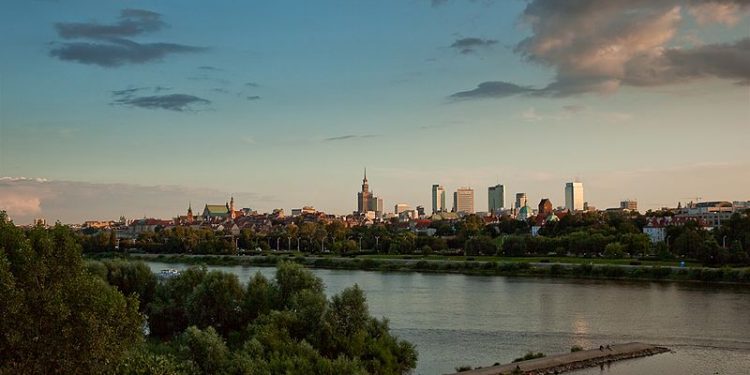 Warszawa. Spadł z 18. piętra na innego człowieka