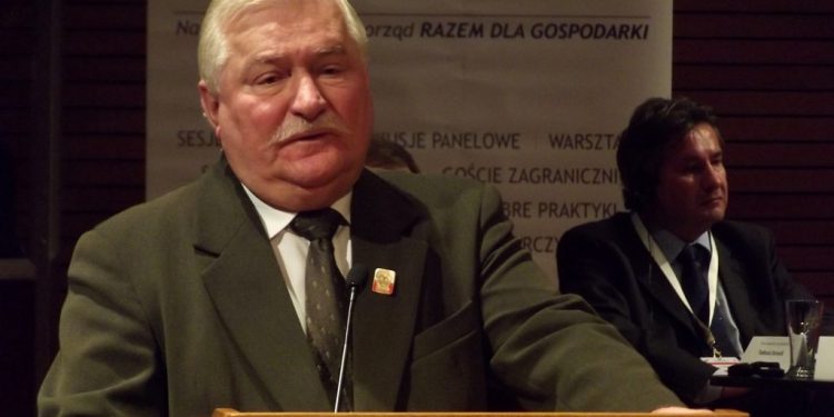Radny przyjął nazwisko żony żeby nazywać się… Lech Wałęsa. Dziennikarz drwi