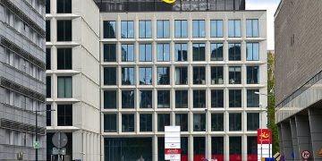 Poczta Polska zwolniła pracownika za wpis na Facebooku. „Za bardzo fikał”