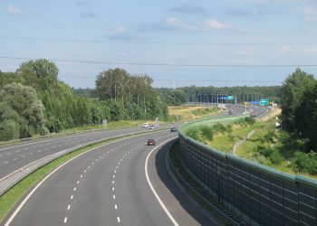 89-letni kierowca wjechał na autostradę A4 pod prąd. Spowodował wypadek