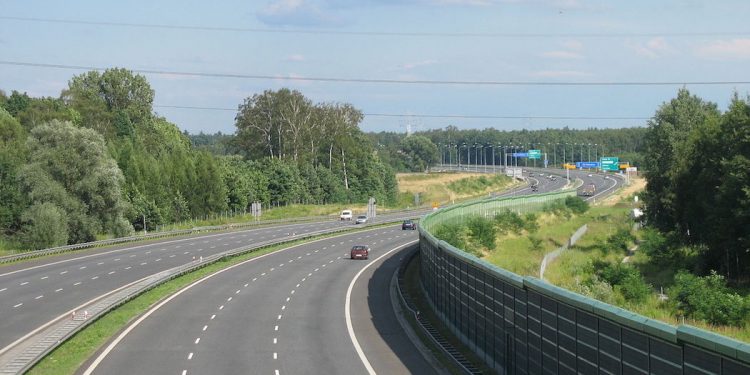 89-letni kierowca wjechał na autostradę A4 pod prąd. Spowodował wypadek