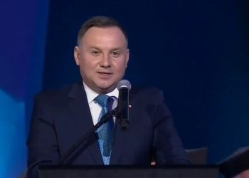 Duda opowiedział dowcip na AGH. „Z Europy leci samolot…”