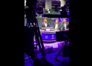 Kamery uchwyciły reakcję legendarnego piłkarza na gola Lewandowskiego. „O mój Boże!” [WIDEO]