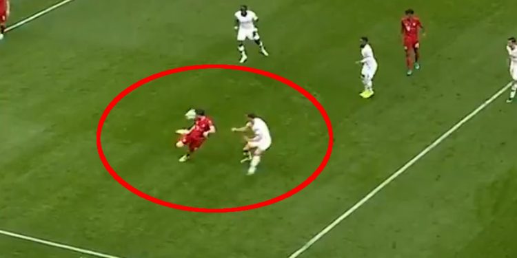 Lewandowski zachwycił sztuczką w meczu. Obrońca nie miał szans