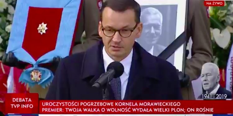 Premier Mateusz Morawiecki pożegnał ojca. „Płaczemy po tobie, mój kochany” [WIDEO]