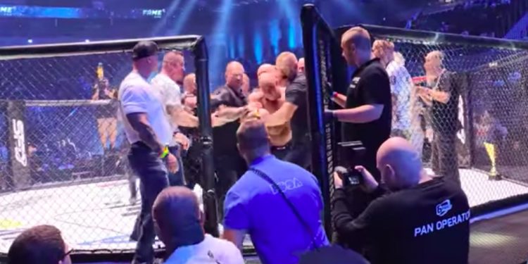 Awantura w klatce po walce Najmana, interweniowała ochrona. „Myślałem, że zoo zamykają o 18:00” [WIDEO]