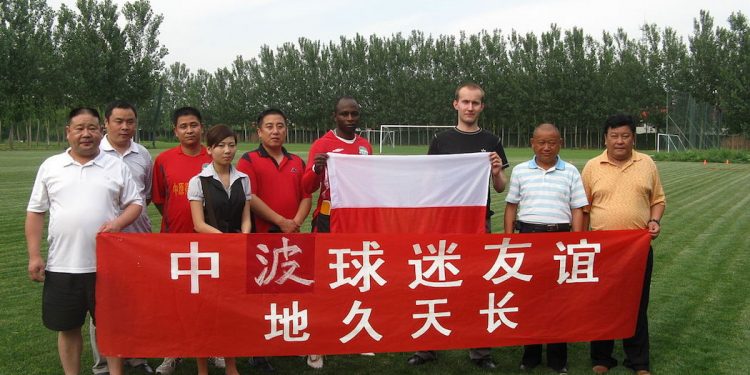 Zaskakująca wypowiedź Emmanuela Olisadebe. „W kadrze grałbym obok Lewandowskiego”