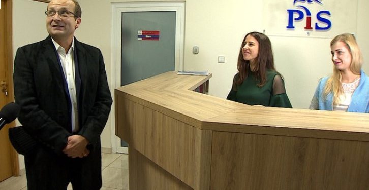 Robert Górski poszedł do Jarosława Kaczyńskiego. Dał książkę