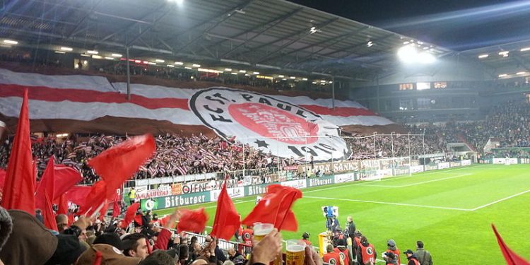 Kibice St. Pauli żądają wyrzucenia piłkarza, bo poparł inwazję Turcji