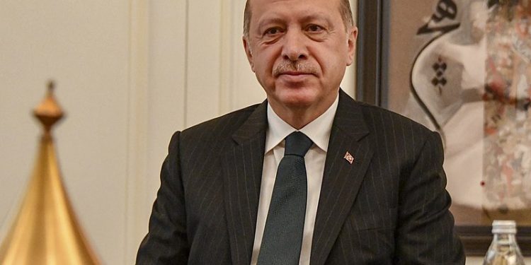 Erdogan grozi Europie. Ruszą miliony imigrantów?