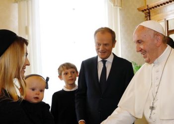 Donald Tusk spotkał się z papieżem. Pokazał zdjęcie. „Właśnie przedstawiam swoją wnuczkę”