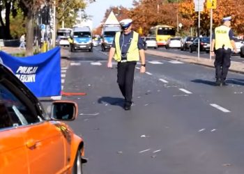 Nowe szczegóły wypadku na Bielanach: 33-latek uratował żonę i dziecko