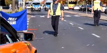 Nowe szczegóły wypadku na Bielanach: 33-latek uratował żonę i dziecko