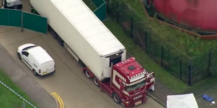 Kolejne aresztowania po makabrycznym odkryciu. 39 zwłok w ciężarówce