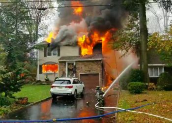 Samolot spadł na dom Polaków. Jedna osoba nie żyje [WIDEO]