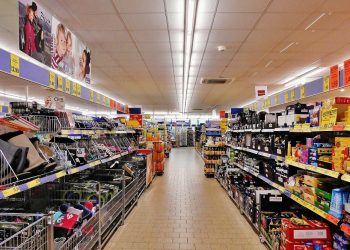 Emeryt zjadł cukierek za 40 groszy w sklepie. Został skazany na prace społeczne