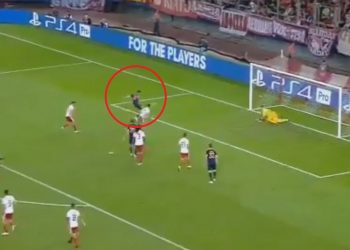 Niesamowita forma Lewandowskiego. Zdobył dwa gole w meczu z Olympiakosem [WIDEO]