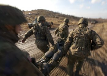 Agresja Turcji kosztowała życie już 150 osób. Zrozpaczona Kurdyjka apeluje do żołnierzy USA [WIDEO]