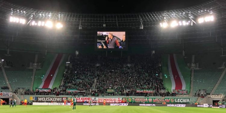 Kibice upamiętnili Kornela Morawieckiego. Transparent