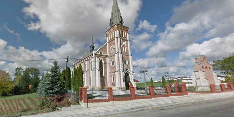 Podkarpacie: Ksiądz komentował wyniki wyborów na ogłoszeniach parafialnych. „Chwała Panu”