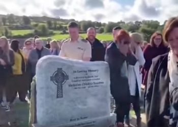 Pogrzeb przerwał głos z trumny. „Wypuśćcie mnie, tu jest ciemno!”