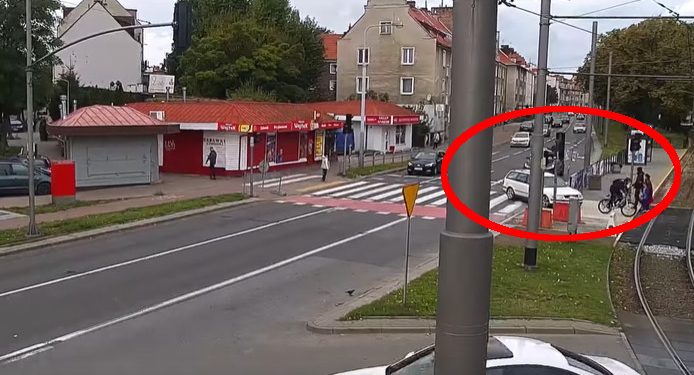 Celowo potrącił rowerzystę. Policja publikuje nagranie [WIDEO]