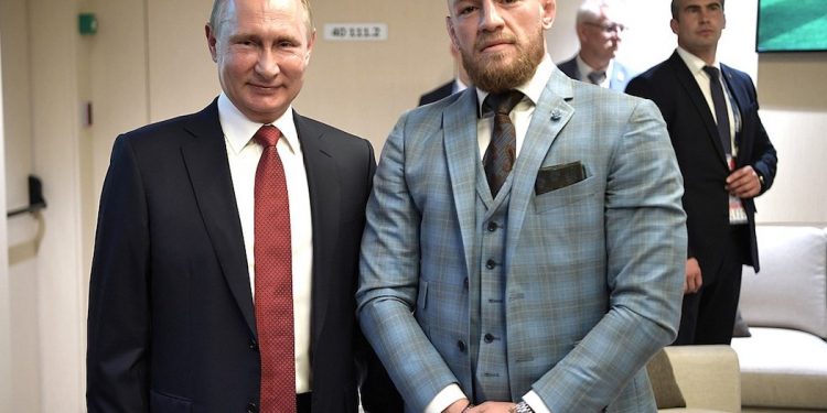 Gwiazdor MMA podarował Putinowi whisky. Teraz opowiedział jak zareagowała ochrona